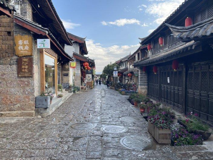 六盘水月照机场有限责任公司市场经营部部长涂宇接受审查调查