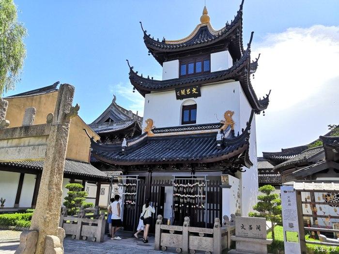 如果给你一千万和一把菜刀，你会愿意和一只东北虎较量吗？游戏画面