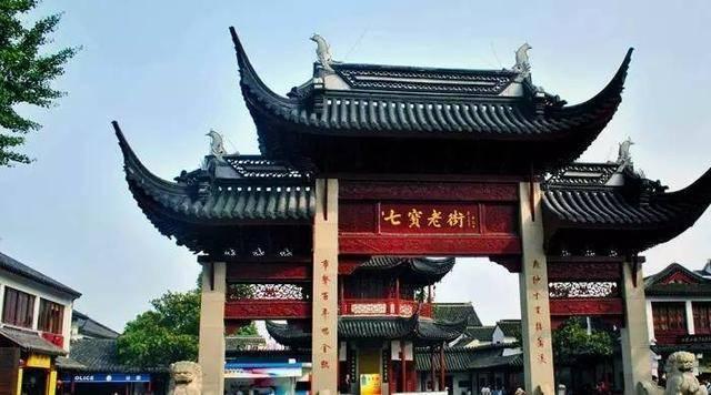 探索未知世界,尽在一双皮鞋105元,一件衣服的价钱是鞋子的2倍买一双鞋子和一件衣服多元(解方程)?